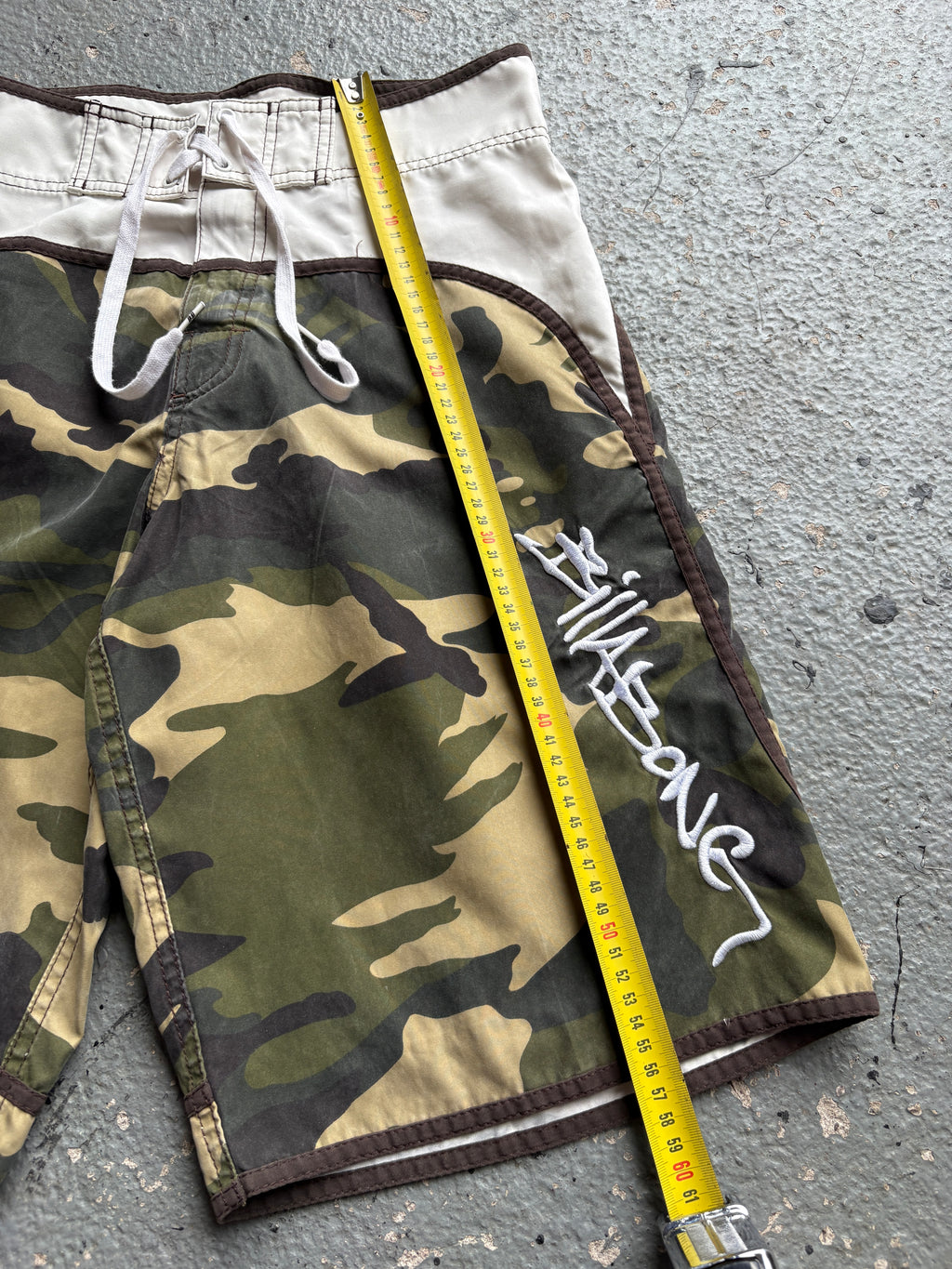 2000s Quiksilver Board Shorts Khaki / Camo Detail
