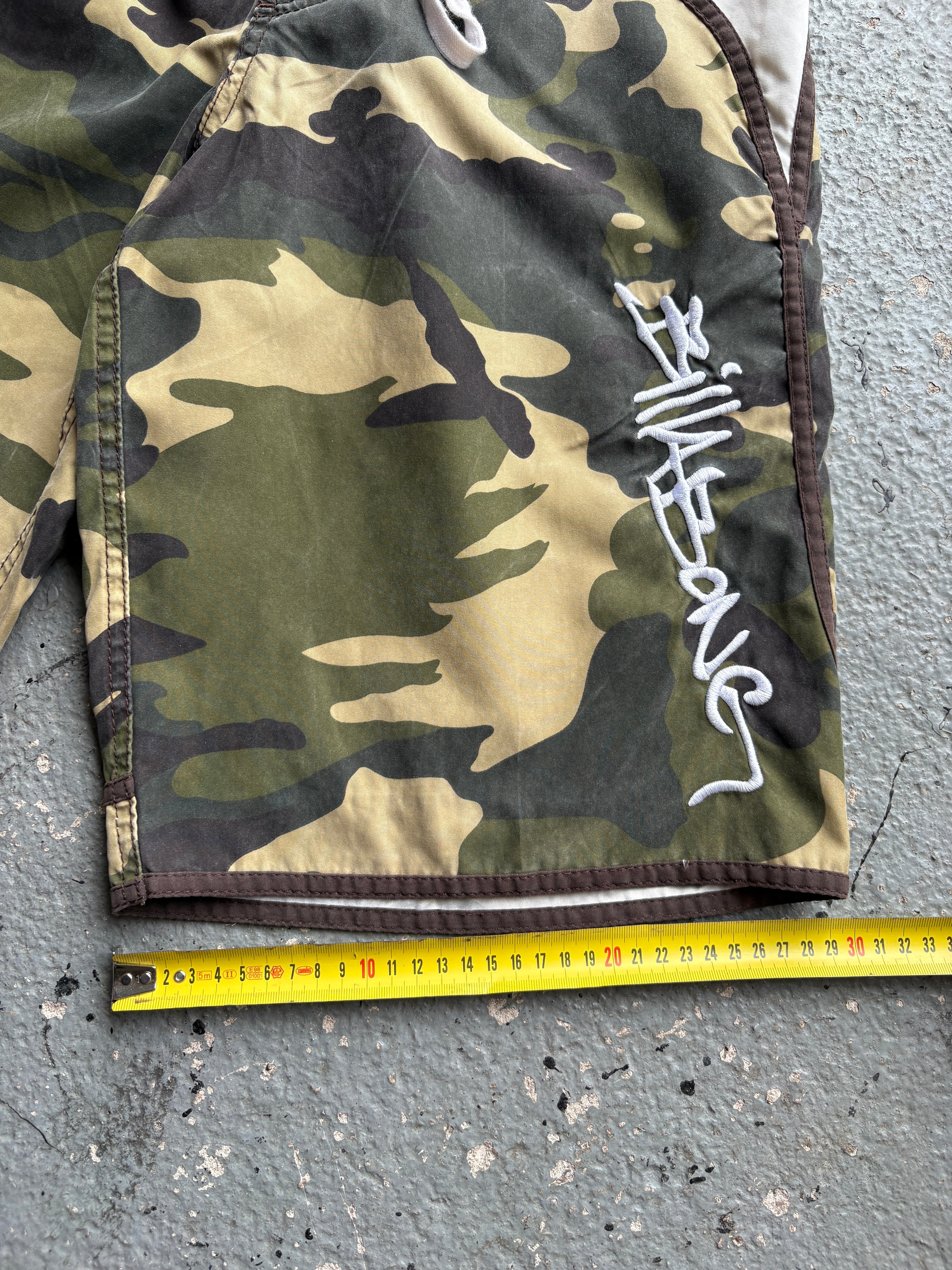 2000s Quiksilver Board Shorts Khaki / Camo Detail