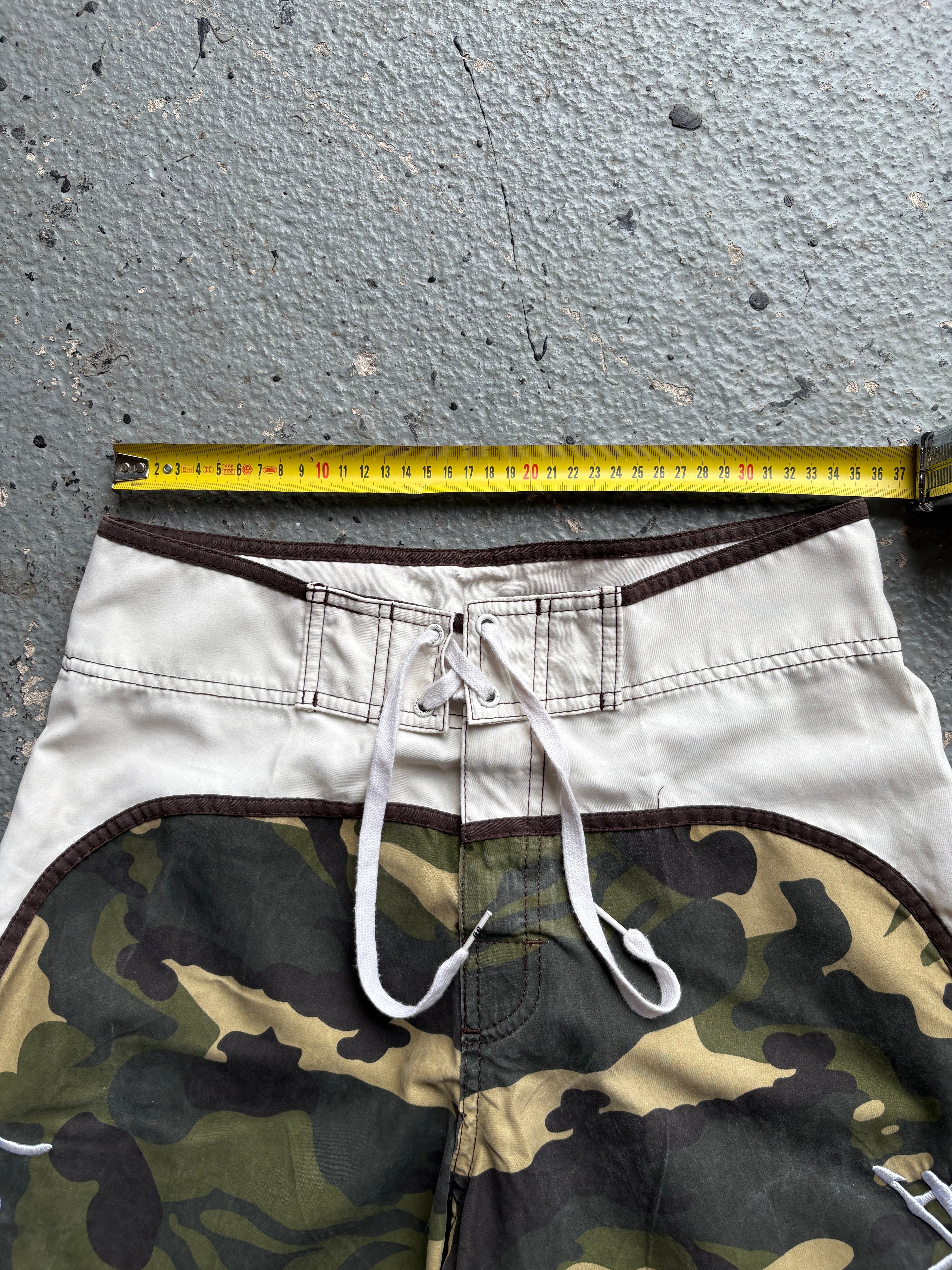 2000s Quiksilver Board Shorts Khaki / Camo Detail