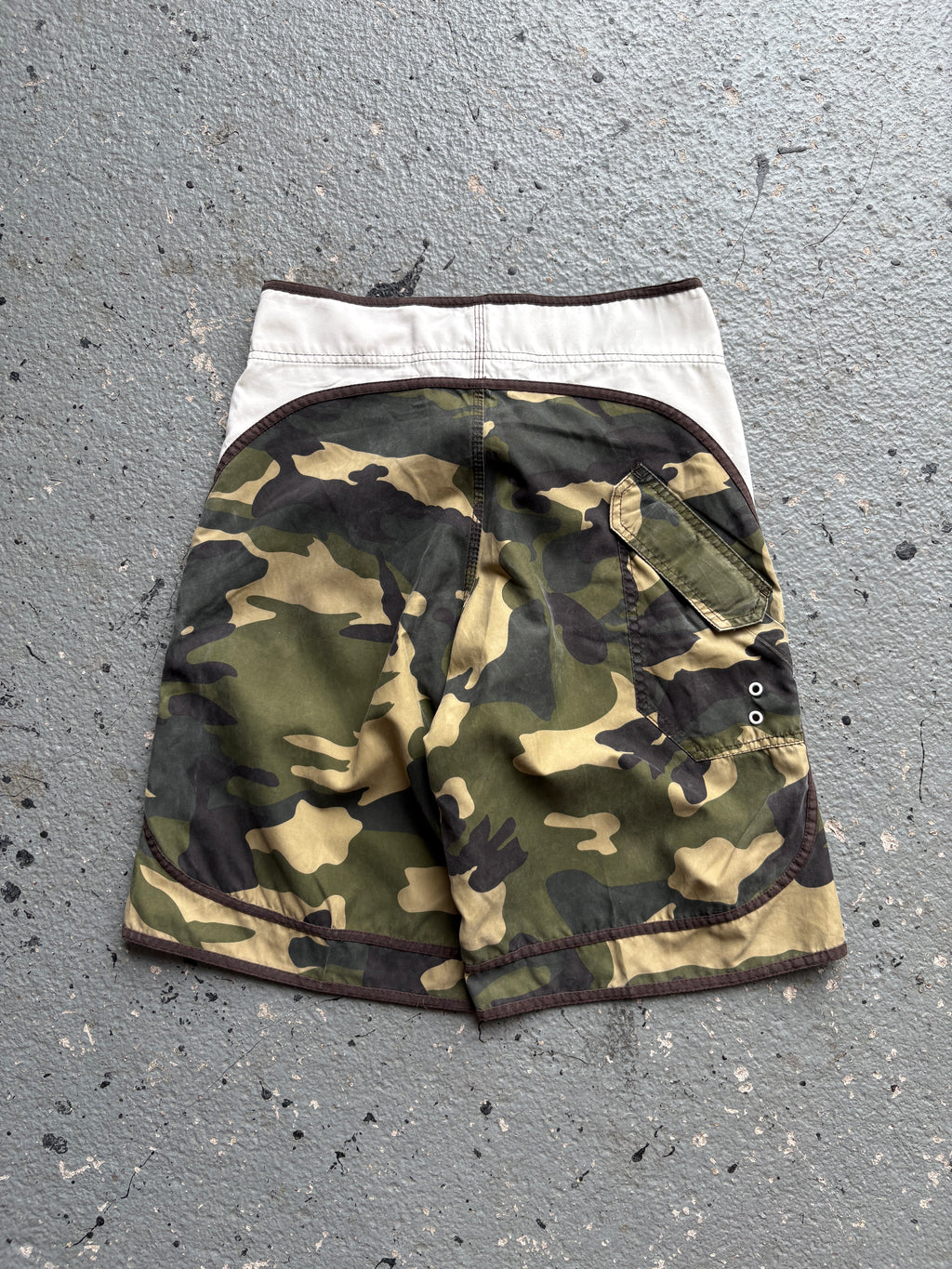 2000s Quiksilver Board Shorts Khaki / Camo Detail