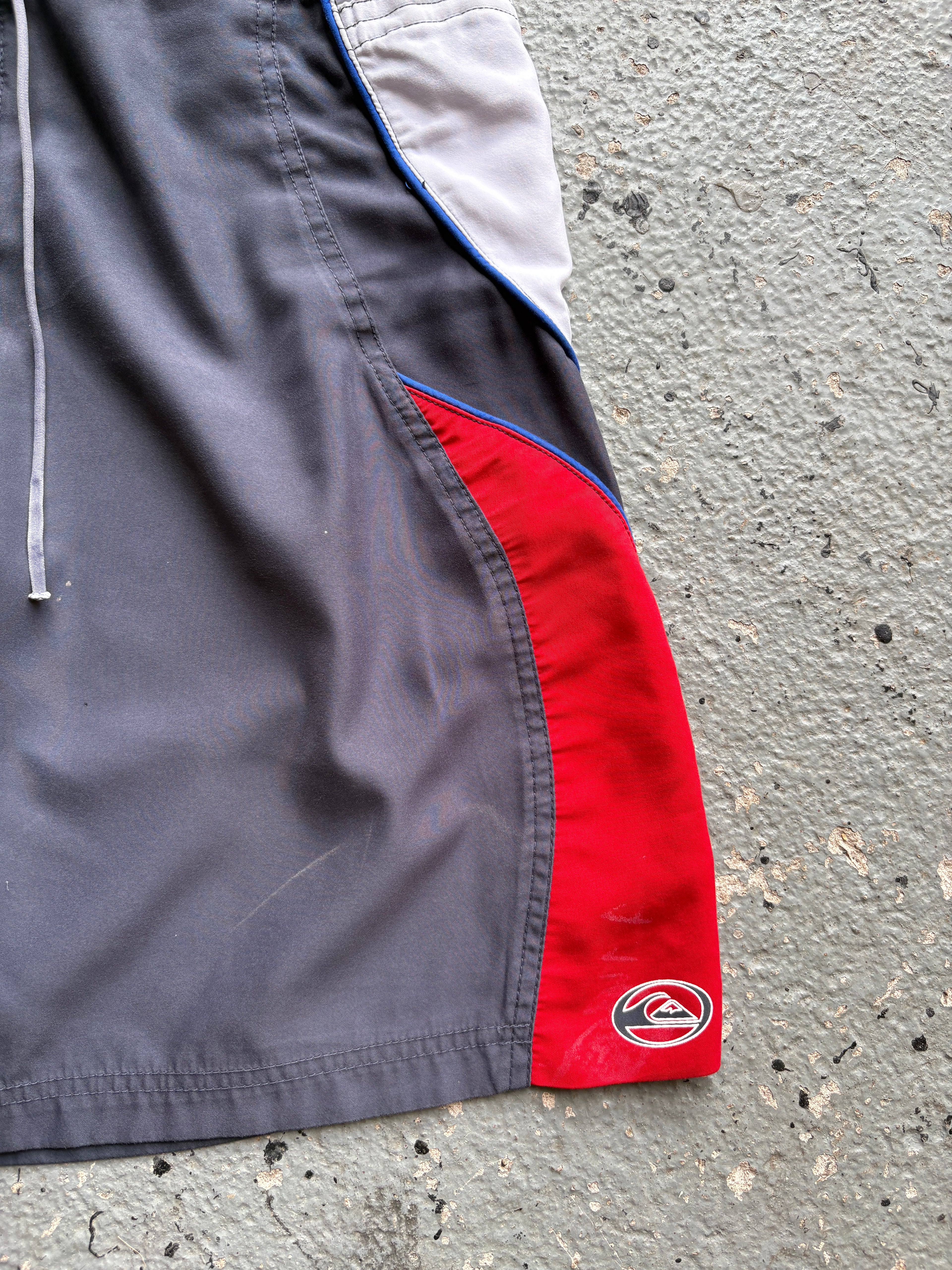 2000s Quiksilver Boardshorts Navy / Red / White