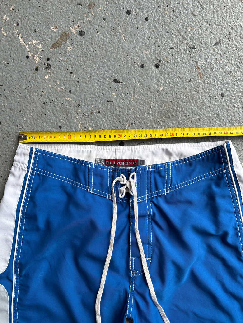 2000s Billabong Board Shorts Blue / White