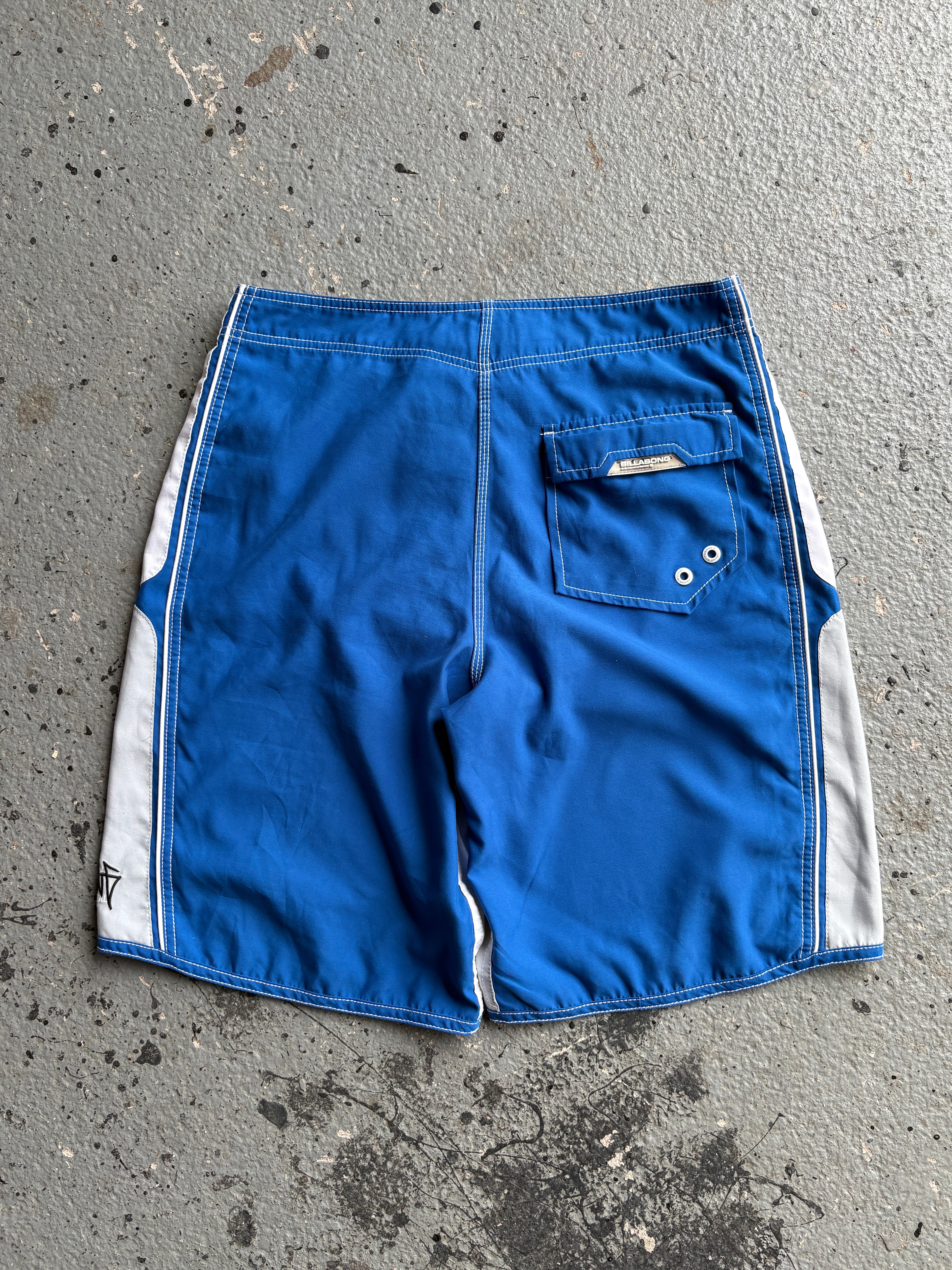 2000s Billabong Board Shorts Blue / White