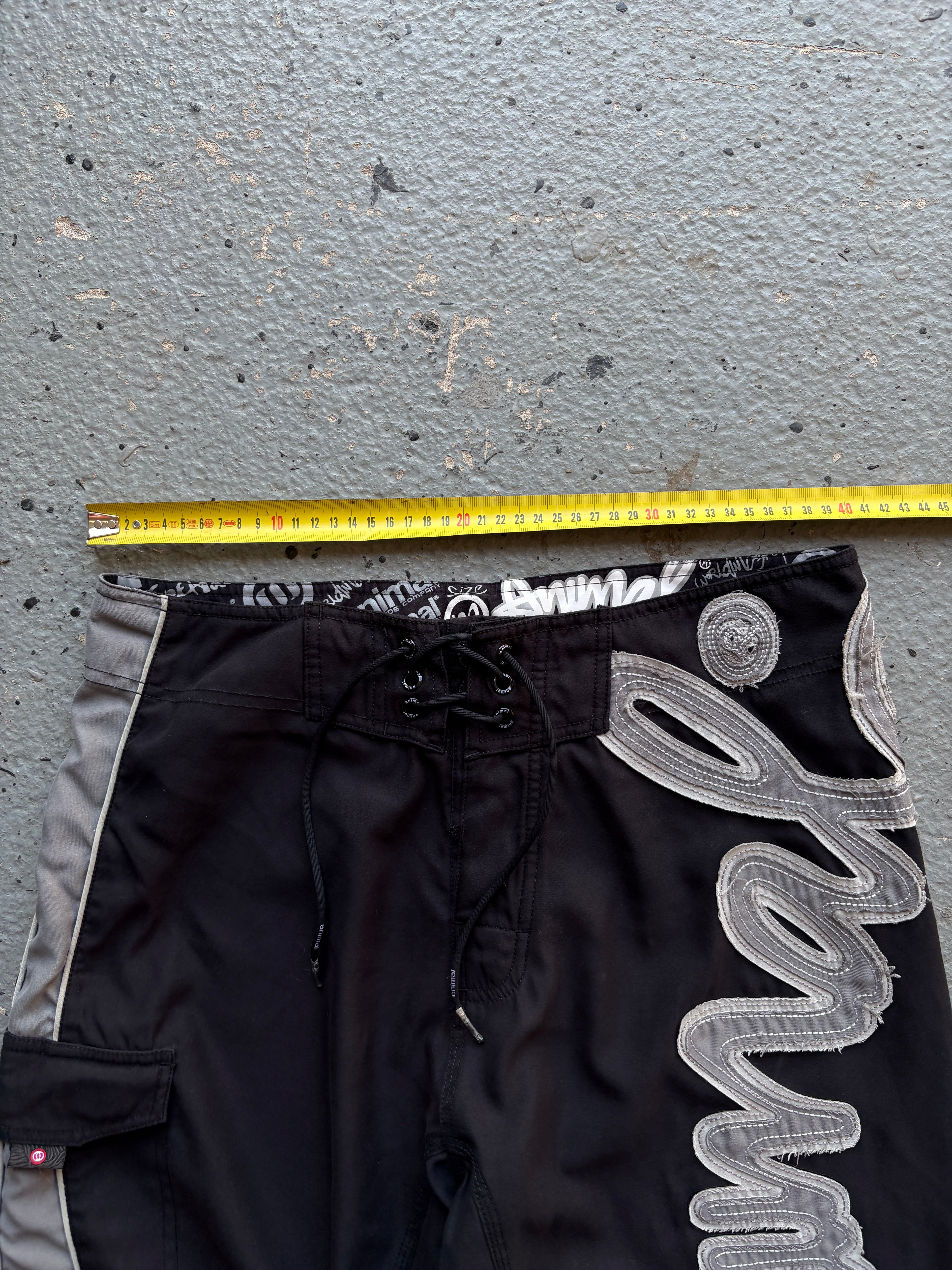 2000s Animal Board Shorts Spell Out Black / Grey