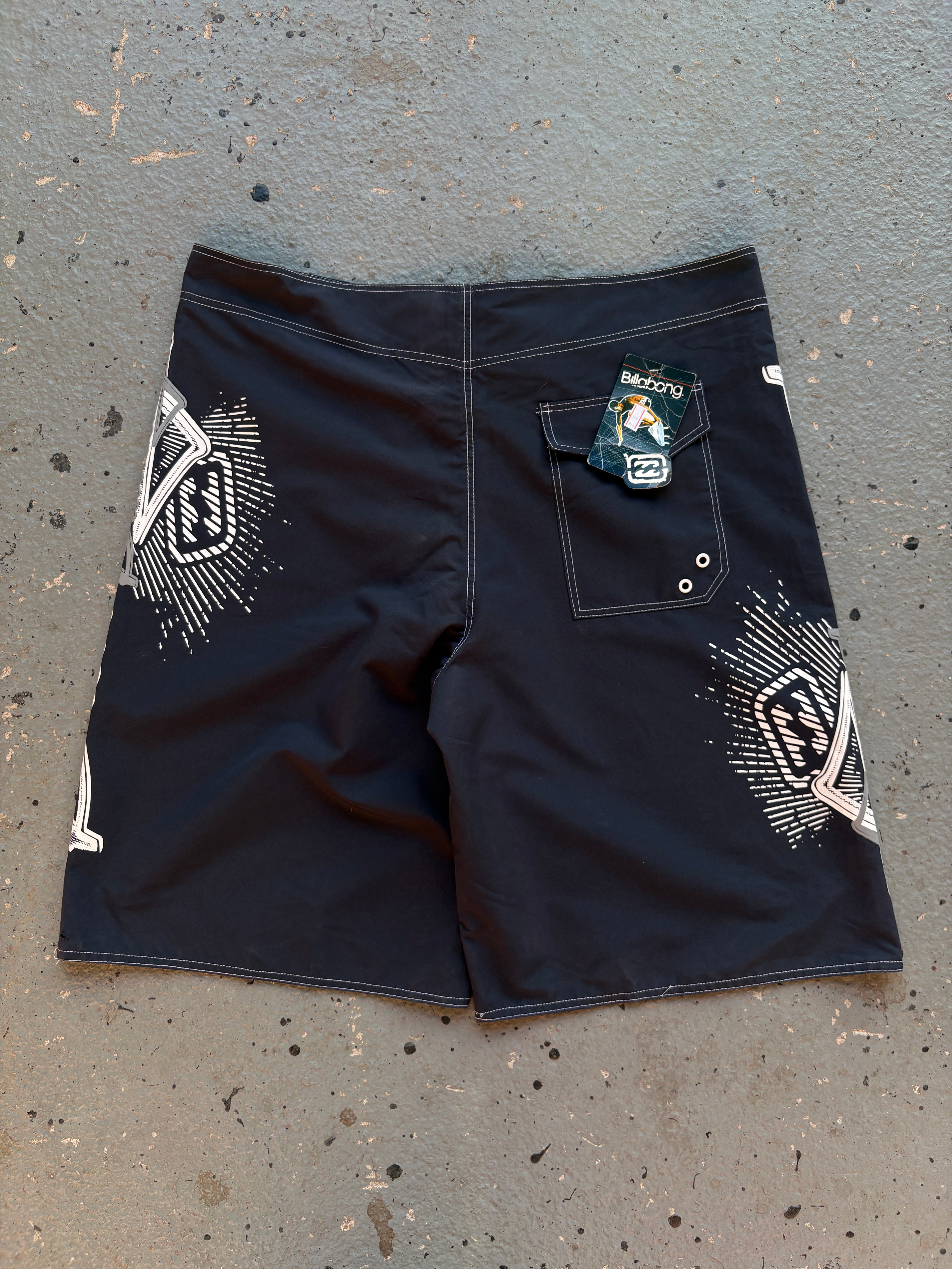 2000s Billabong Boardshorts Spellout Navy / White