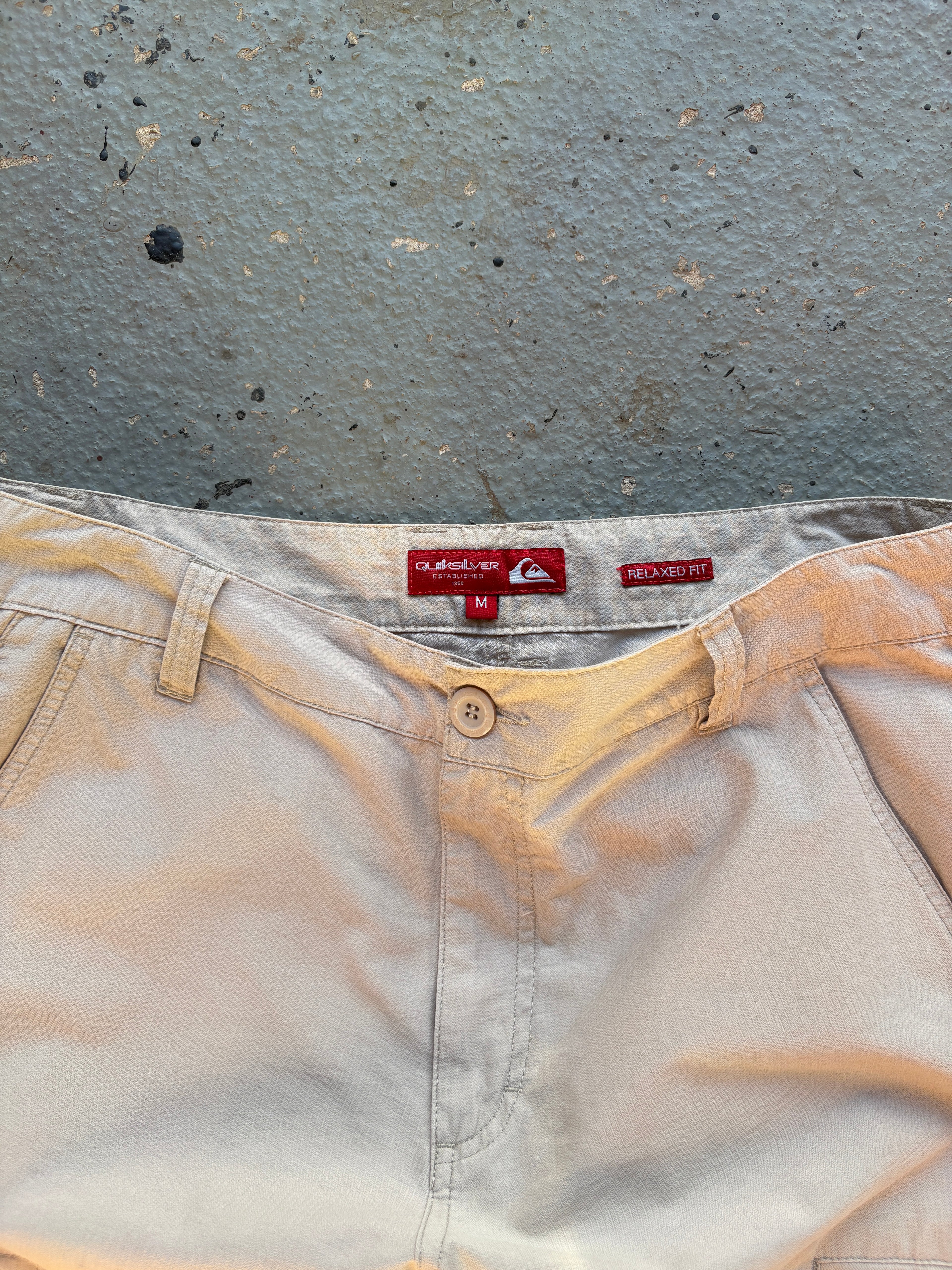 2000s Quiksilver Cargo Small Spellout Cargo Shorts