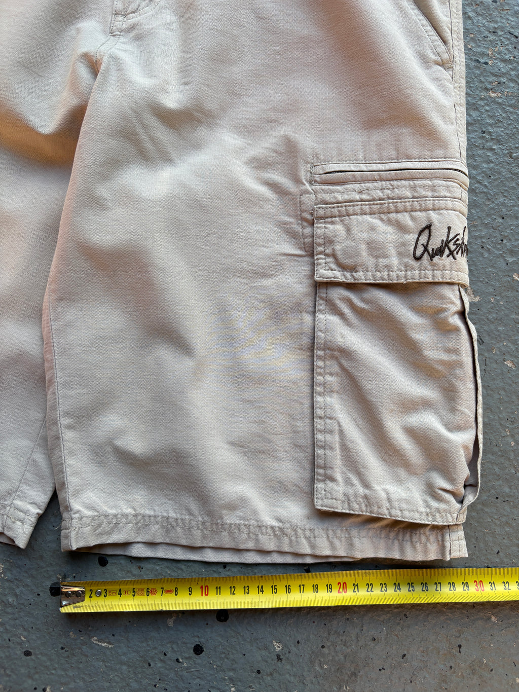 2000s Quiksilver Cargo Small Spellout Cargo Shorts