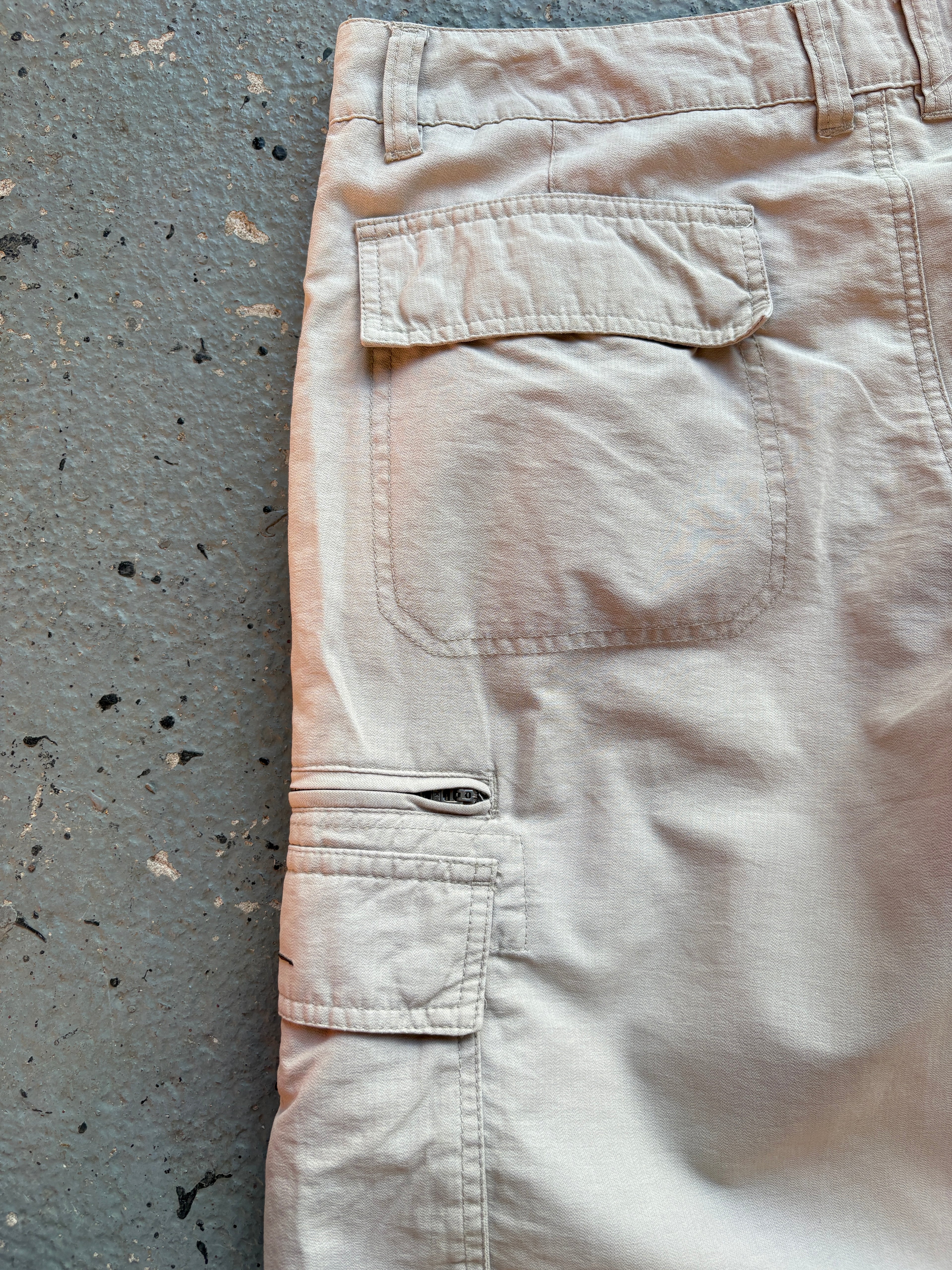 2000s Quiksilver Cargo Small Spellout Cargo Shorts